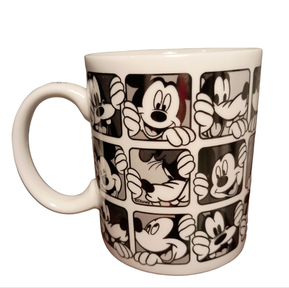 Disney Mickey Mouse Goofy Grid Mug 12 Oz Black White Coffee Tea Cup Offi…